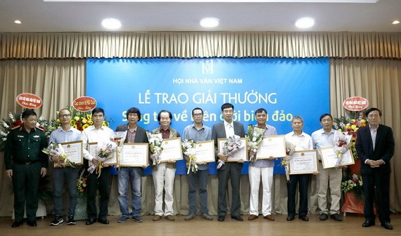 優秀作品得獎者頒獎儀式。（圖源：VNN）