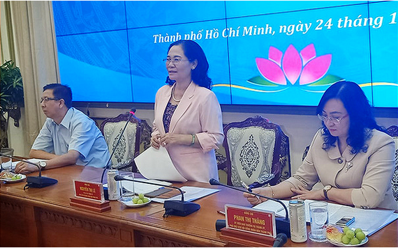 市委副書記、市人民議會主席阮氏麗（中）主持會議。（圖源：梅香）