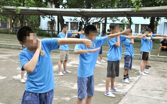 在守德郡IVS寄宿學校戒除遊戲癮的學員。