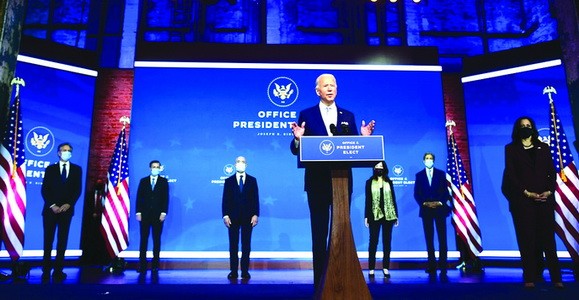 拜登同內閣人選一起亮相記者會。（圖源：互聯網）