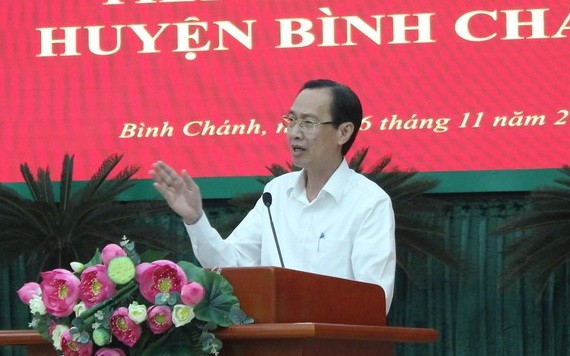 市人委會常務副主席黎清廉在與平政縣選民接觸會上發言。（圖源：梅花）