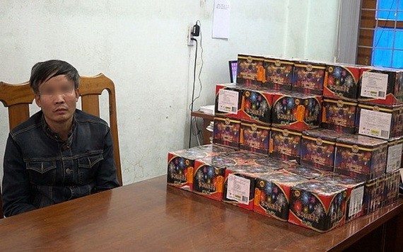 被扣押的阮進中與非法買賣鞭炮物證。（圖源：浩然）
