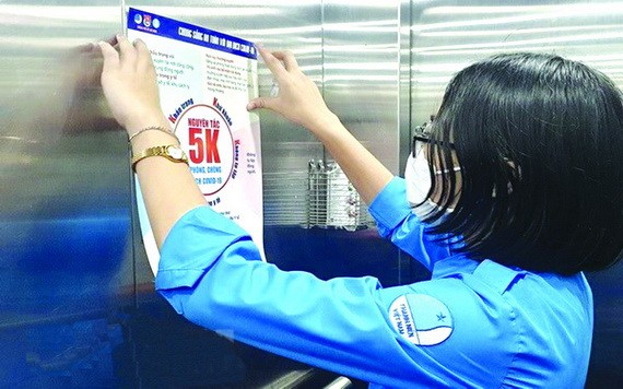 市越南青聯會青年展開５Ｋ資訊宣傳。