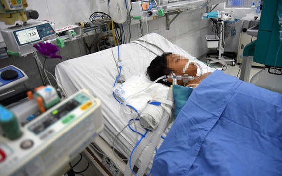 患登革熱的肥胖病童因病情加重而連續兩週需要呼吸器輔助和做血液透析。