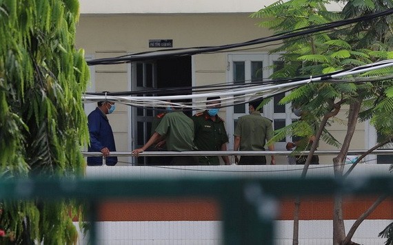 市公安廳調查隊在新順公司辦公室進行搜查取證。（圖源：玉陽）