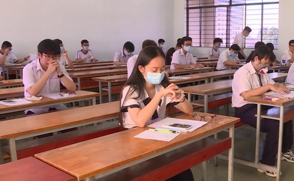 學生課堂上保持社會距離。（圖源：秋莊）