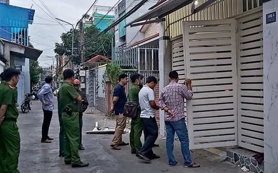 警方在案發地點進行調查取證。（圖源：成名）