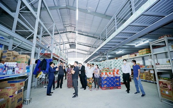 客戶正參觀貯藏區域。（圖源：MM Mega Market）