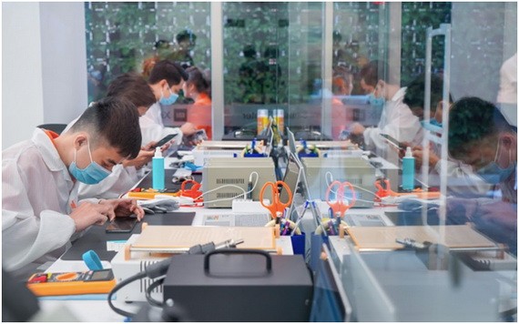 越南小米公司在本市第一郡開設的首個保修中心。（圖源：互聯網）