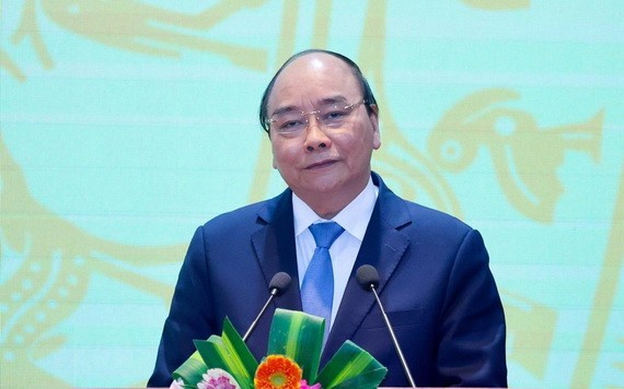 政府總理阮春福主持會議並發表講話。（圖源：越通社）