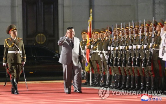 據朝中社10月10日報道，為慶祝朝鮮勞動黨成立75周年，朝鮮當天在平壤市中心的金日成廣場舉行閱兵儀式。（圖源：韓聯社 / 朝中社）