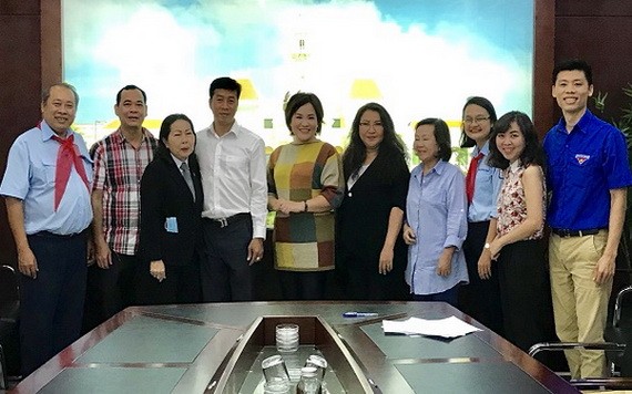 市兒童諮詢和輔助俱樂部理事成員集體亮相。（圖源：金銀）