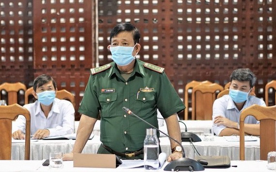 西寧省邊防部隊指揮部指揮長黎鴻王大校（中）。（圖源：紅深）