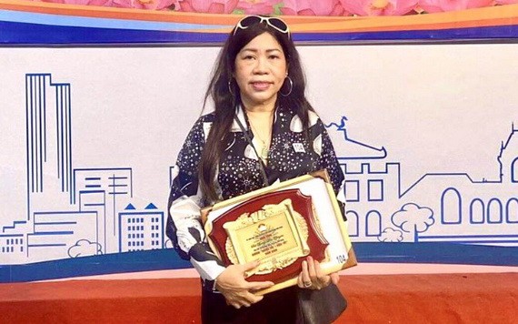 梁柳嬋領取獎狀。