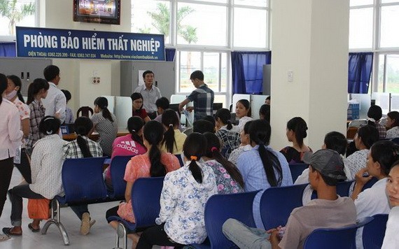 失業者在社會保險機關辦理失業金領取手續。（圖源：VNN）