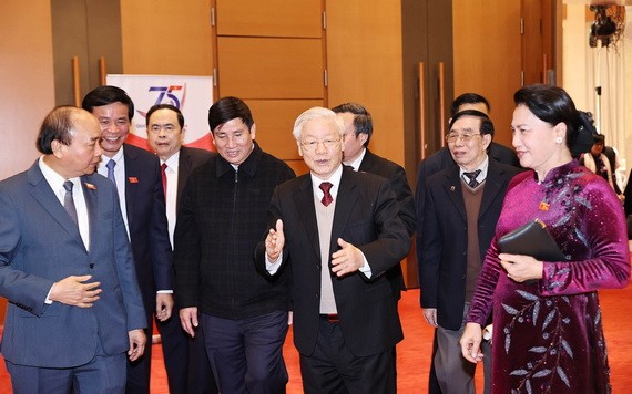 總書記、國家主席阮富仲(中)與國家領導及各代表出席會晤。(圖源:越通社)