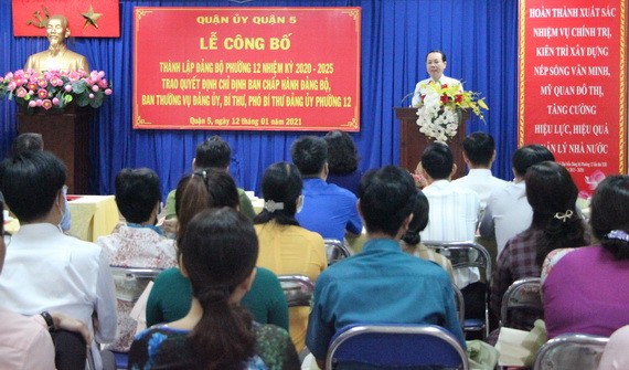 第五郡郡委書記阮文孝在儀式上致詞。(圖源:梅花)