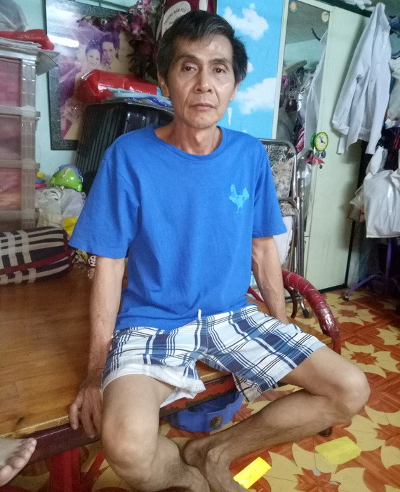 李燦明中風和腦溢血後,體力明顯虛弱。