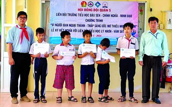 小學生獻愛心行程
