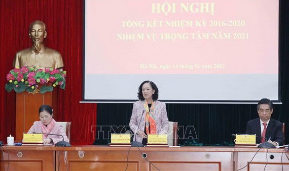 中央民運部長張氏梅（中）在會上發表指導會議。（圖源：越通社）