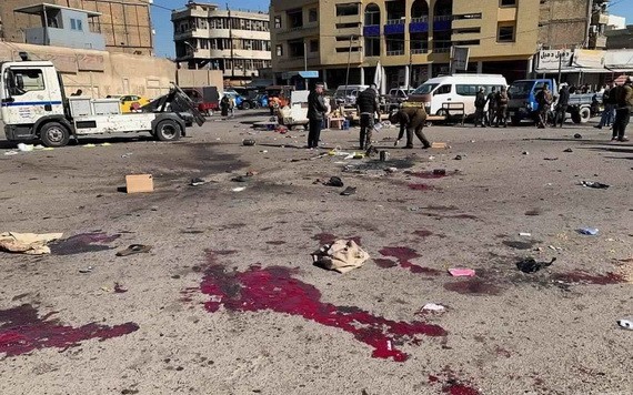 這是1月21日在伊拉克巴格達拍攝的爆炸襲擊事件現場。（圖源：AP）