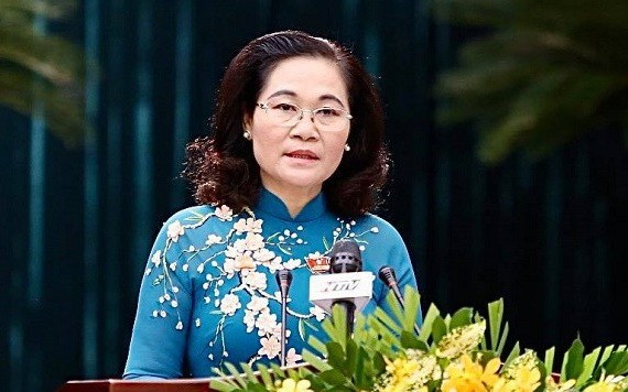 阮氏麗同志出任市選舉委員會主席。(圖源:黃江)