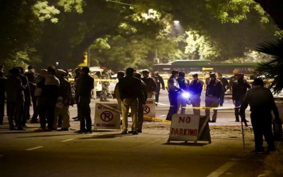 以色列駐印度大使館外發生爆炸後，警方在附近守備。（圖源：AP）