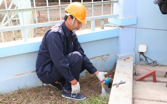 給民戶安裝水錶。