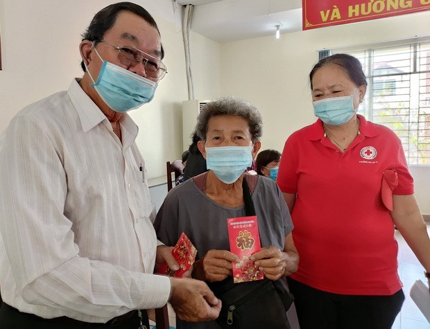 本報向3個郡縣華人派發禮物 ảnh 1