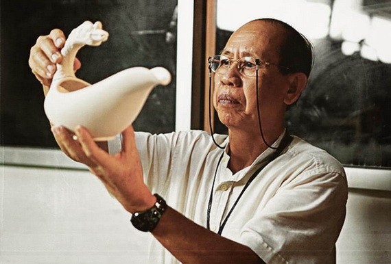 人民藝人李玉明逾50年醉心於陶瓷品創作。