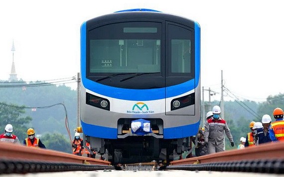 濱城-仙泉地鐵1號線列車已於去年10月份順利安放到軌道上。