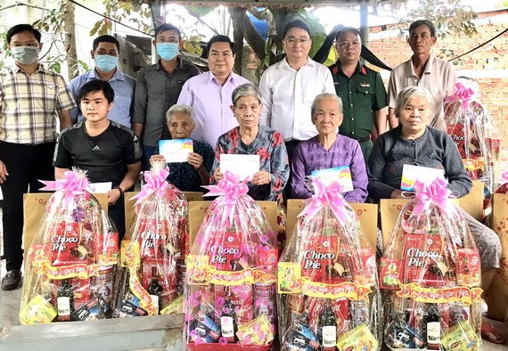 兩單位春節關照優撫對象