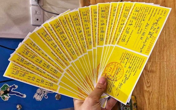 汽車、摩托車必須參加保險。