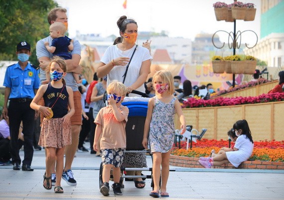 圖為來越旅遊參觀的國際遊客。（圖源：CTV）