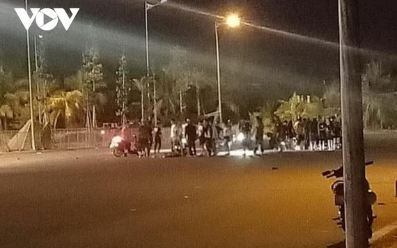 非法賽車導致兩車相撞的現場。（圖源：VOV）