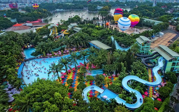 從高處俯瞰的蓮潭公園一瞥。