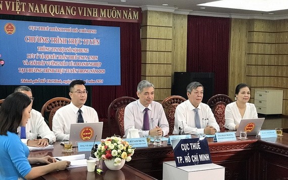 市稅務局局長黎維明（中）在對話會議上致開幕詞。（圖源：海關在線）