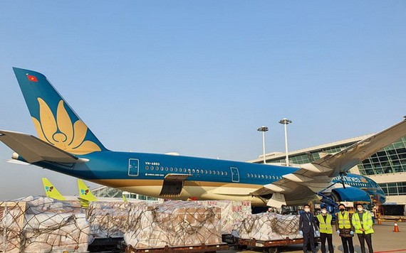 越南航空公司最近建議，從本月15日起免費運輸500萬劑新冠肺炎疫苗。（圖源：清安）