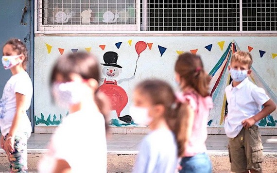 圖為希臘某一幼兒園小朋友。（圖源：Getty Images）