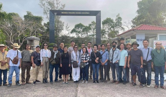 畫家創作營成員啟程前合照。