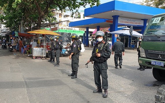 職能力量封鎖位於舊邑郡第三坊阮儉街679號的加油站。（圖源：PLO）