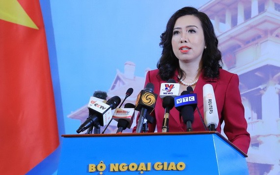 外交部發言人黎氏秋姮在記者會上發言。（圖源：林慶）