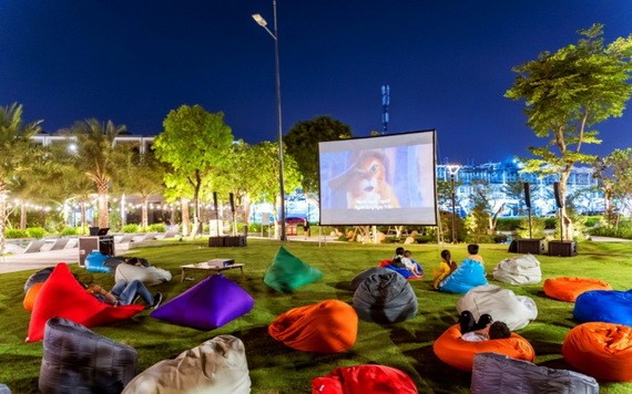 每個週末居民可以在露天電影院看電影（實景圖）