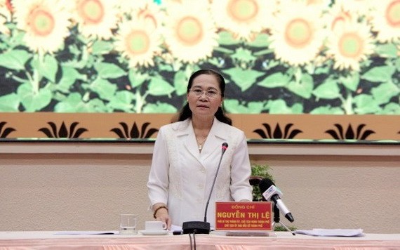 市選舉委員會主席阮氏麗在會上發言。（圖源：清泉）