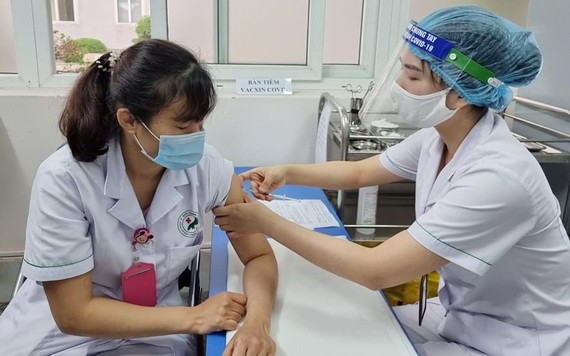 不少醫護人員已獲接種新冠疫苗。（圖源：秋莊）