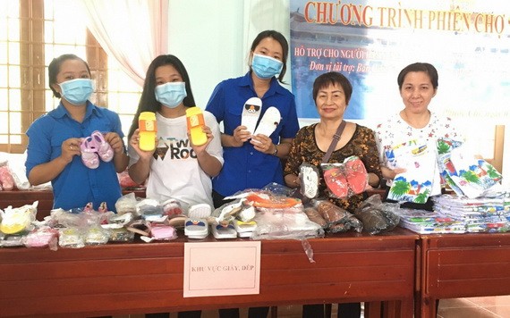 華人商販展開“零元集市”慈善活動