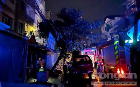 消防車隊聞訊後趕抵現場。（圖源：市公安報）