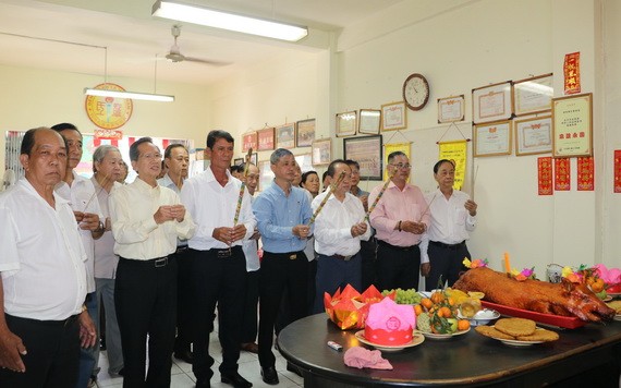 羅氏宗祠全體理事及宗親祭祖。