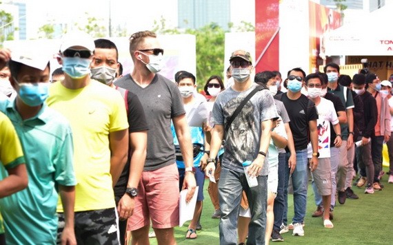 第四季Techcombank 胡志明市國際馬拉松比賽吸引逾1萬3000名運動員報名參加。（圖源：孟好）