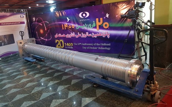 伊朗於德黑蘭展出IR-9型離心機。（圖源：AP）